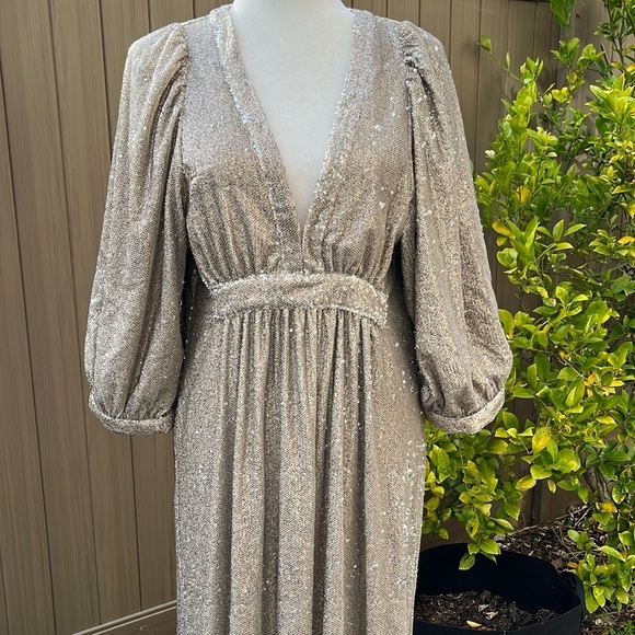 Saltwater Luxe Women Dress Large Wren Sequin Plunge Maxi Gold  size Medium - Picture 4 of 16